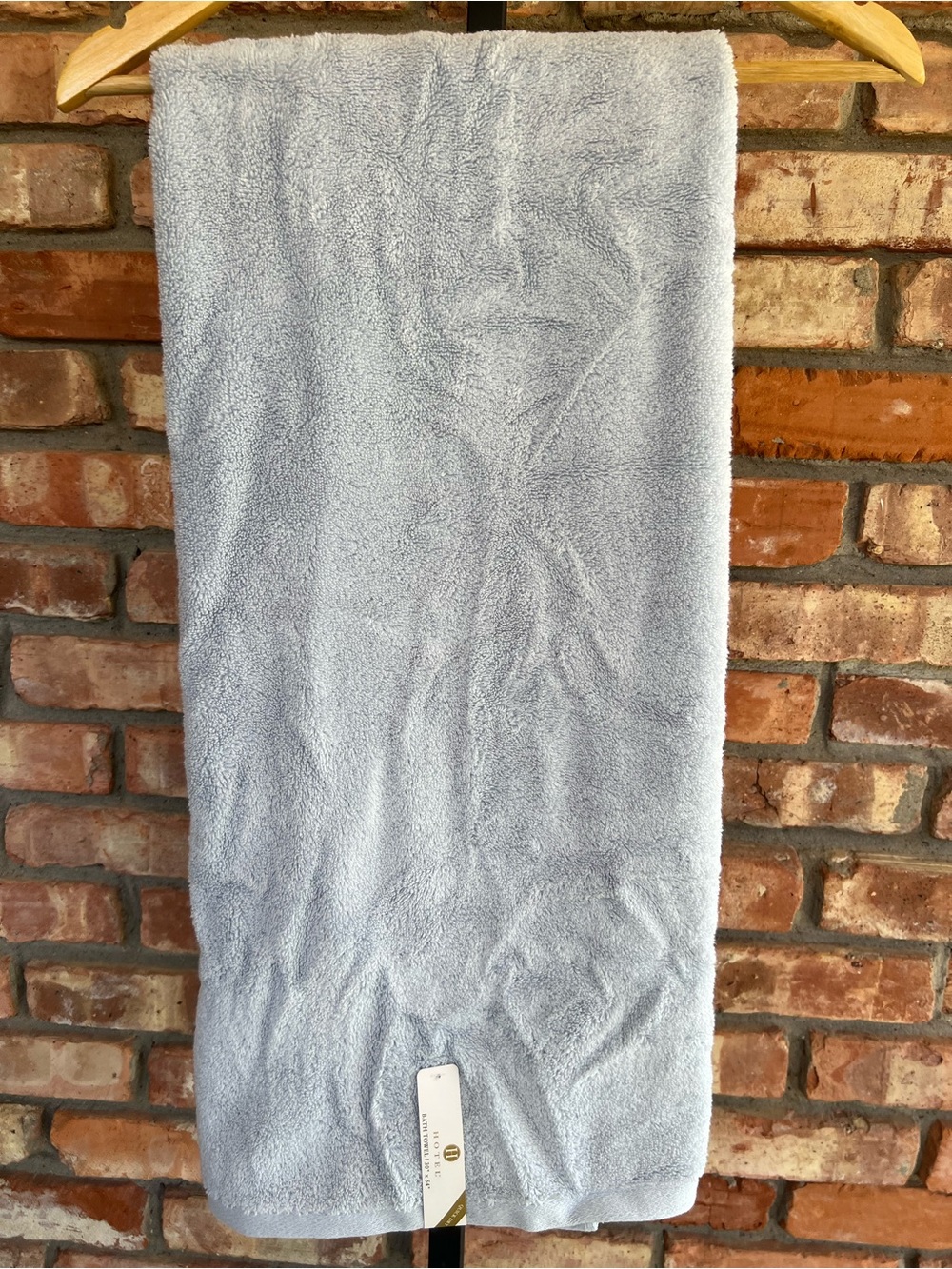 Hotel brand Plush Light Blue bath towel. 30x54 New